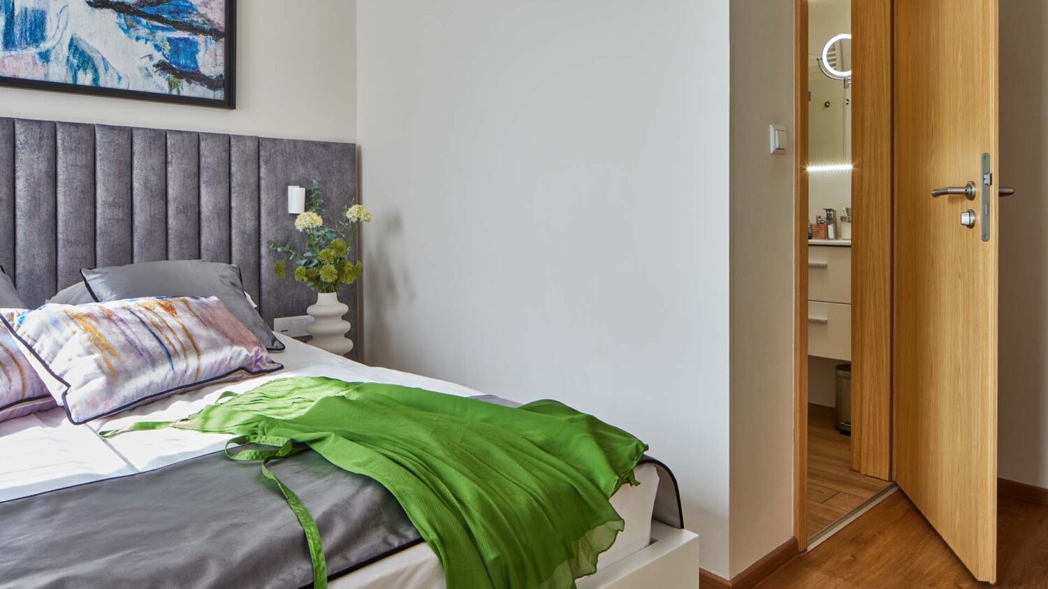 Deluxe Two-Bedroom with 2 Bath - 7Seasons Apartments