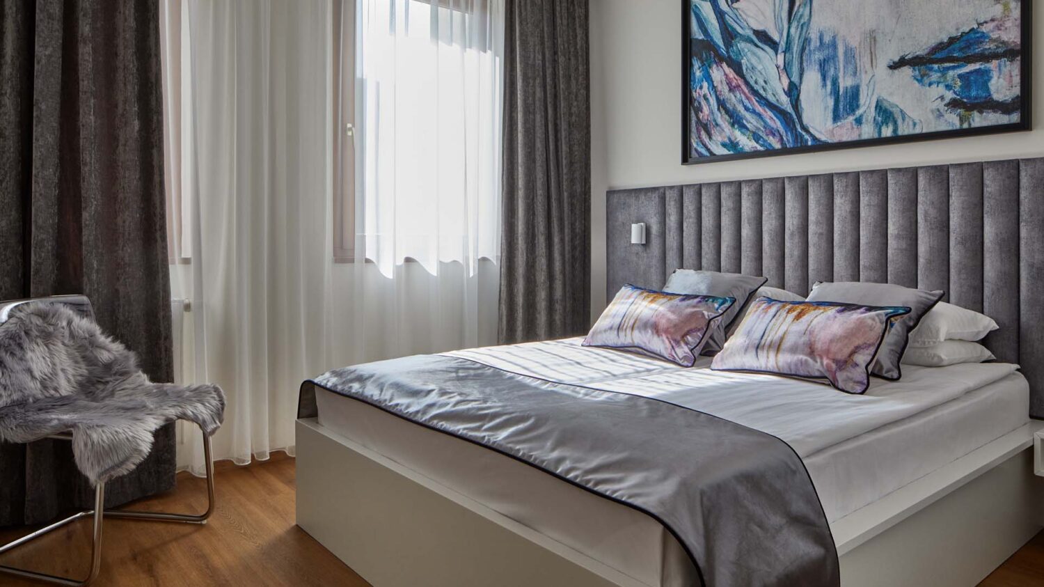 Deluxe Two-Bedroom with 2 Bath - 7Seasons Apartments
