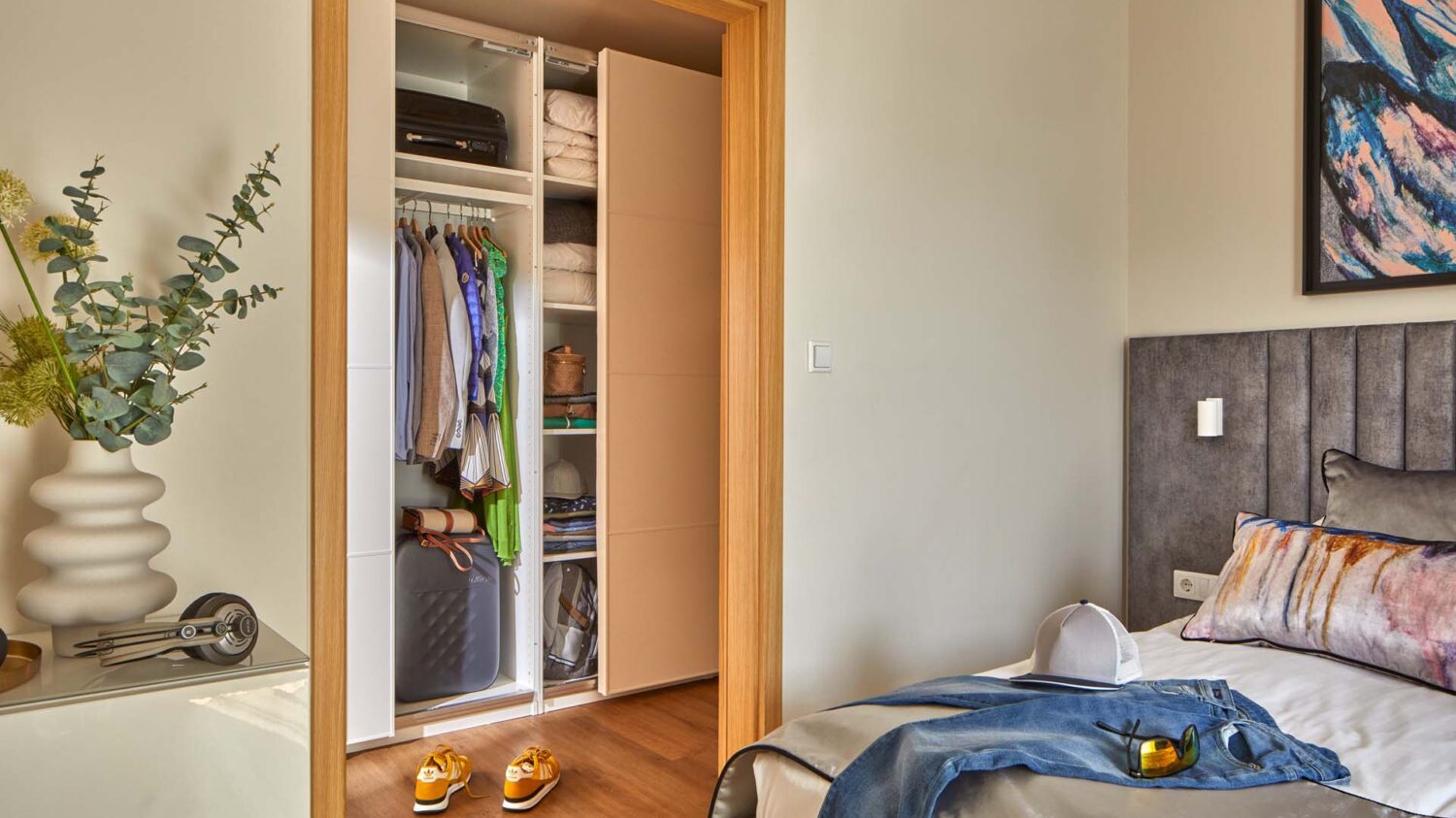 Deluxe Two-Bedroom with 2 Bath - 7Seasons Apartments