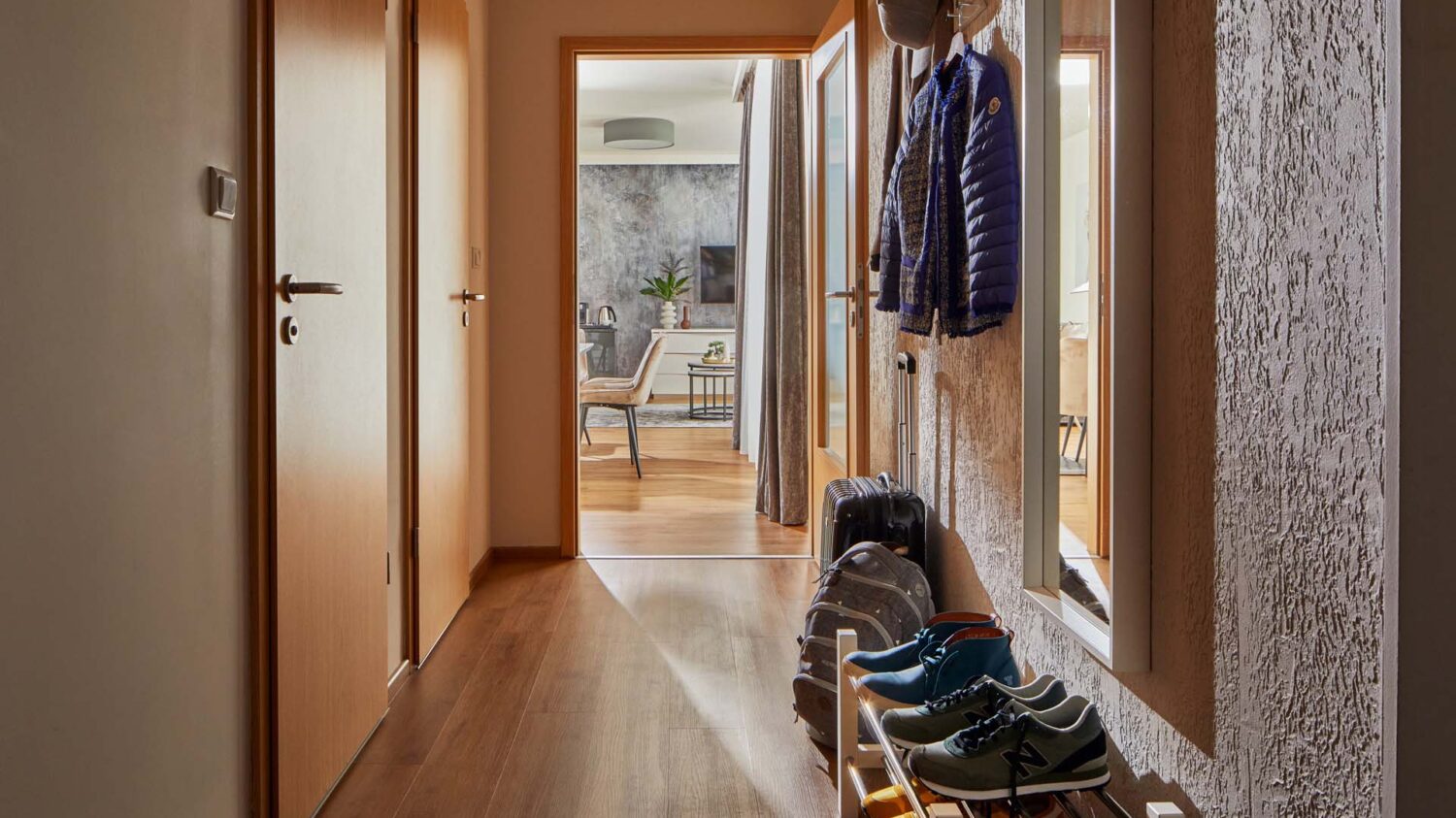 Deluxe Two-Bedroom with 2 Bath - 7Seasons Apartments